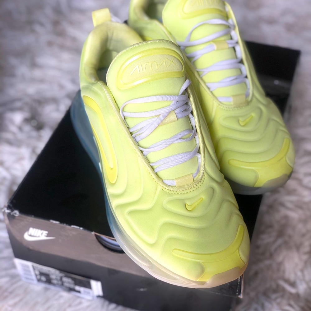 NIKE Air Max 720